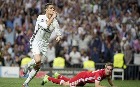 Ronaldo lập hat-trick giúp Real nhấm chìm Bayern.