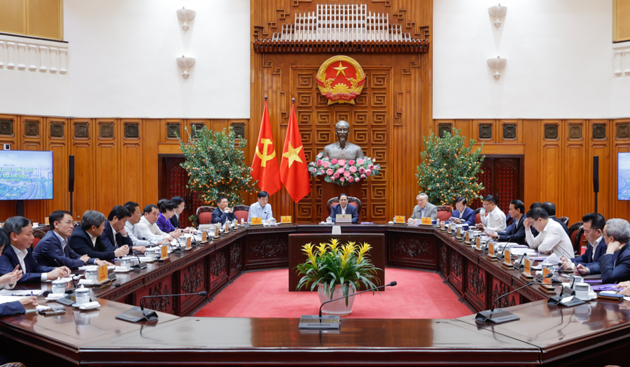 Thủ tướng Phạm Minh Chính chủ trì cuộc làm việc của Thường trực Chính phủ với lãnh đạo thành phố Hà Nội, tiếp tục cho ý kiến, góp ý về Quy hoạch tổng thể Thủ đô Hà Nội tầm nhìn 100 năm - Ảnh: VGP/Nhật Bắc