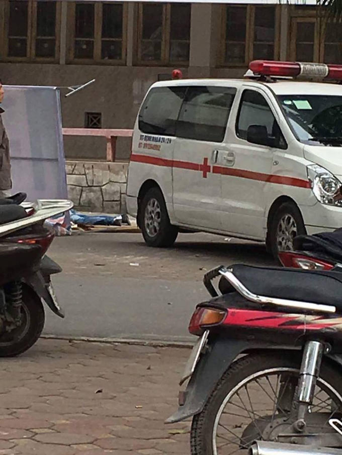 Nam sinh tử vong khi rơi từ tầng 6 Đại học Xây dựng Hà Nội.