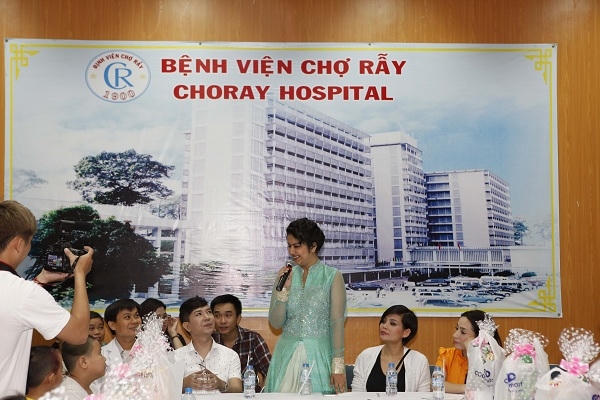 Avika Gor chia sẻ tại bệnh viện Chợ Rẫy.