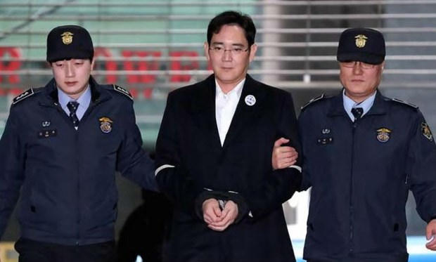 Người thừa kế Tập đoàn Samsung Jay Y. Lee khi bị bắt giữ. (Ảnh: Reuters)