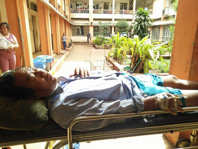 Ông Bình đang được cấp cứu điều trị tại bệnh viện. (Ảnh: báo Công an nhân dân)