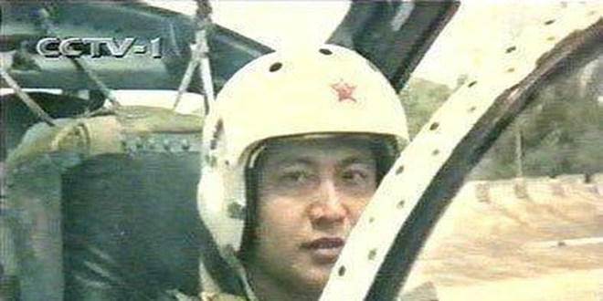 Phi công Vương Vĩ.