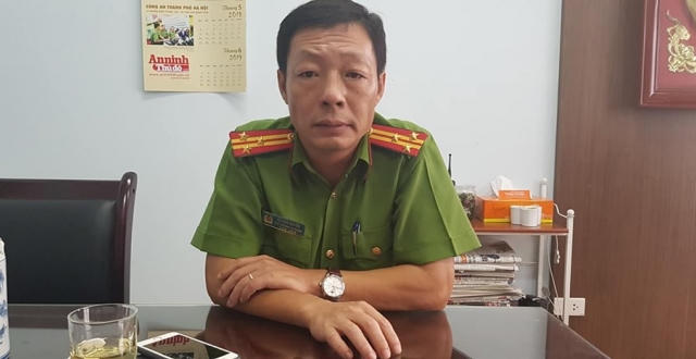 Hà Nội: Trưởng CA quận giải cứu thành công người phụ nữ tưới xăng dọa tự thiêu