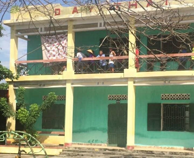 Hành lang tầng 2 nơi cháu Th tử vong bất thường. Ảnh: Lao Động