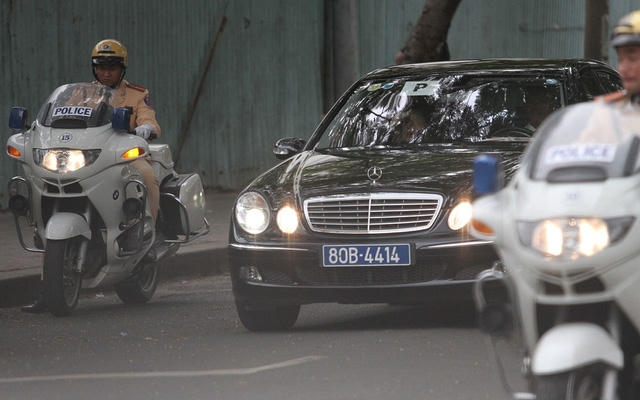 Đoàn xe Tổng thống trên đường ra sân bay Tân Sơn Nhất. (Ảnh: Dân trí)