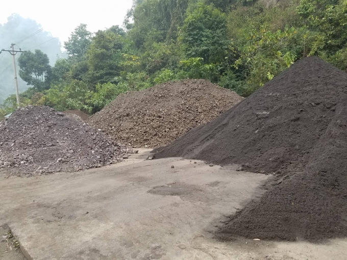 Theo l&atilde;nh đạo Chi cục trưởng Chi cục bảo vệ m&ocirc;i trường (Sở TN&amp;amp;amp;MT tỉnh Cao Bằng), những h&igrave;nh ảnh m&agrave; PV cung cấp th&igrave; việc nh&agrave; m&aacute;y xả kh&oacute;i như vậy chắc chắn g&acirc;y &ocirc; nhiễm m&ocirc;i trường nghi&ecirc;m trọng.