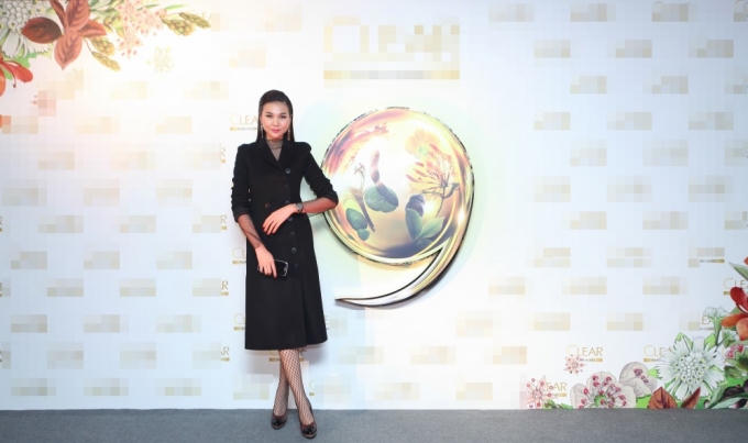 Thanh Hằng chất lừ giữa trời đ&ocirc;ng H&agrave; Nội