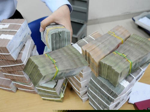 Áp lực trả nợ công đang ngày một lớn dần lên.