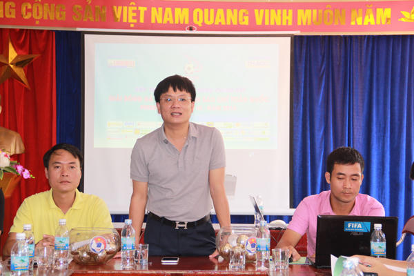 Ông Hồ Minh Chiến - Tổng biên tập báo Gia đình Việt Nam, Trưởng ban tổ chức chức Press Cup 2018 phát biểu tại lễ bốc thăm chia bảng