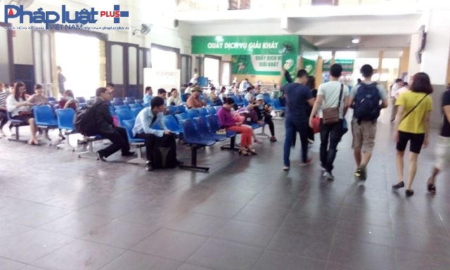 Lượng khách ít hơn hẳn ngày thường.