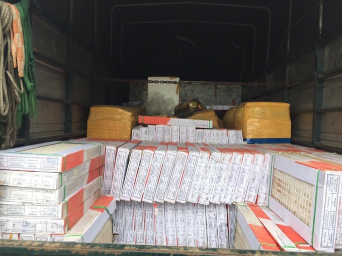 Thực phẩm bẩn được phát hiện trên xe.