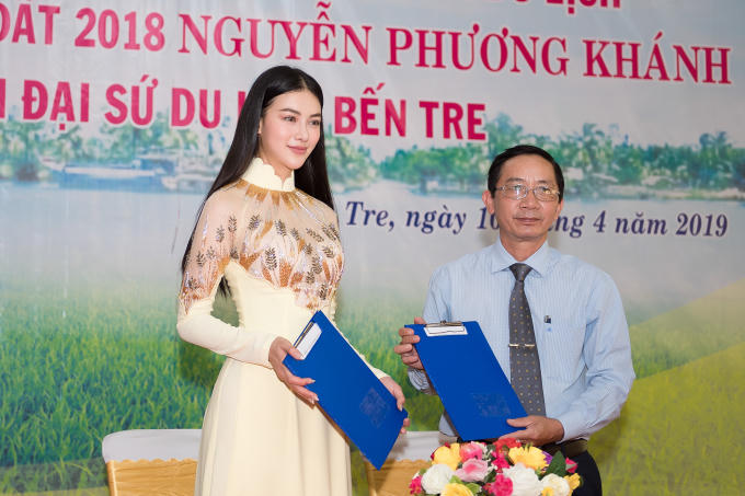 Ông Trương Quốc Phong, Giám đốc Sở Văn hóa Thể thao và Du lịch tỉnh Bến Tre đã vô cùng tuyên dương Hoa hậu Phương Khánh khi đảm nhiệm vai trò Đại sứ Du lịch tỉnh Bến Tre mà không hề nhận bất kỳ 1 khoản thù lao nào.