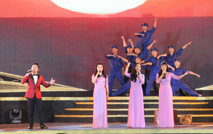 Tham gia biểu diễn tại chương trình có nhiều nghệ sỹ nổi tiếng như NSƯT Việt Hoàn, Trọng Tấn, Tân Nhàn, Bùi Lê Mận… Đã mang đến cho khán giả nhiều cảm xúc.