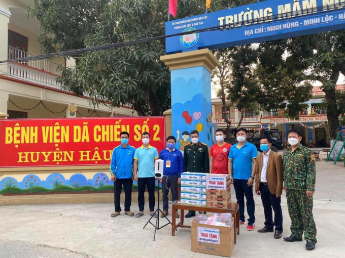 Nhiều phần quà đã được các mạnh thường quân trao đến các lực lượng chống dịch trên địa bàn. (Ảnh: Phạm Ánh Nguyệt)