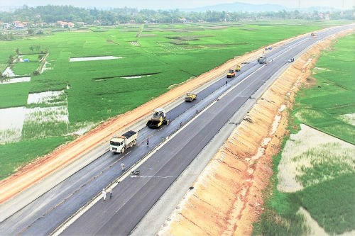 Dự án cao tốc Bắc - Nam với tổng đầu tư 300.000 tỷ đồng, sẽ là một áp lực công việc cực lớn với Cục QLXD &amp; CLCTGT.