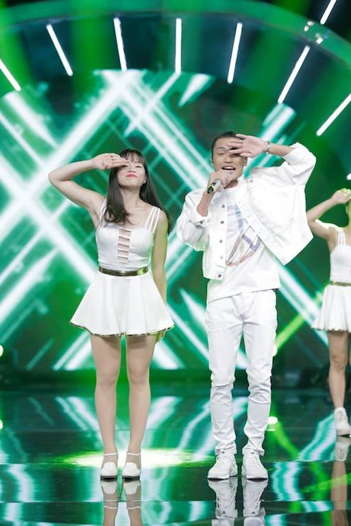 Với ca khúc "Một nhà" Việt Thắng đã thổi một làn gió mới cho bài hát và được cả 3 giám khảo khen ngợi.