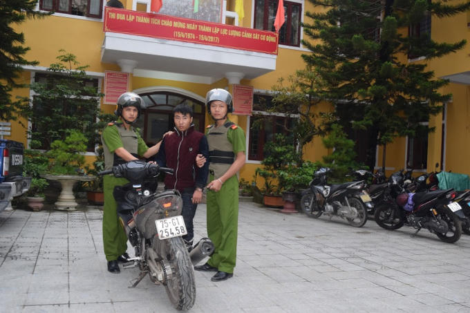 Đối tượng đã bi Công an Thừa Thiên Huế khống chế bắt nóng.