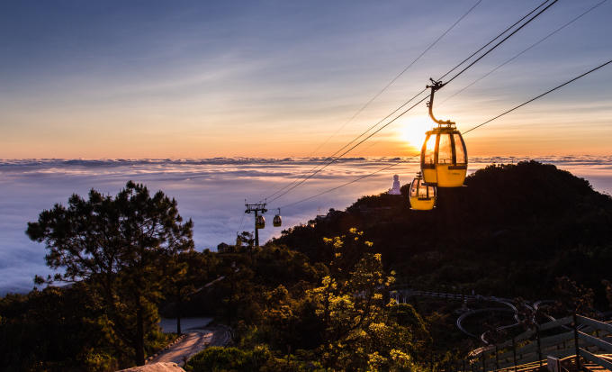 Được thiết kế bởi hãng cáp treo lừng danh thế giới Dopplemayr và đầu tư xây dựng, vận hành bởi Tập đoàn Sun Group, hệ thống cáp treo Bà Nà gồm 5 tuyến cáp treo hiện đại.