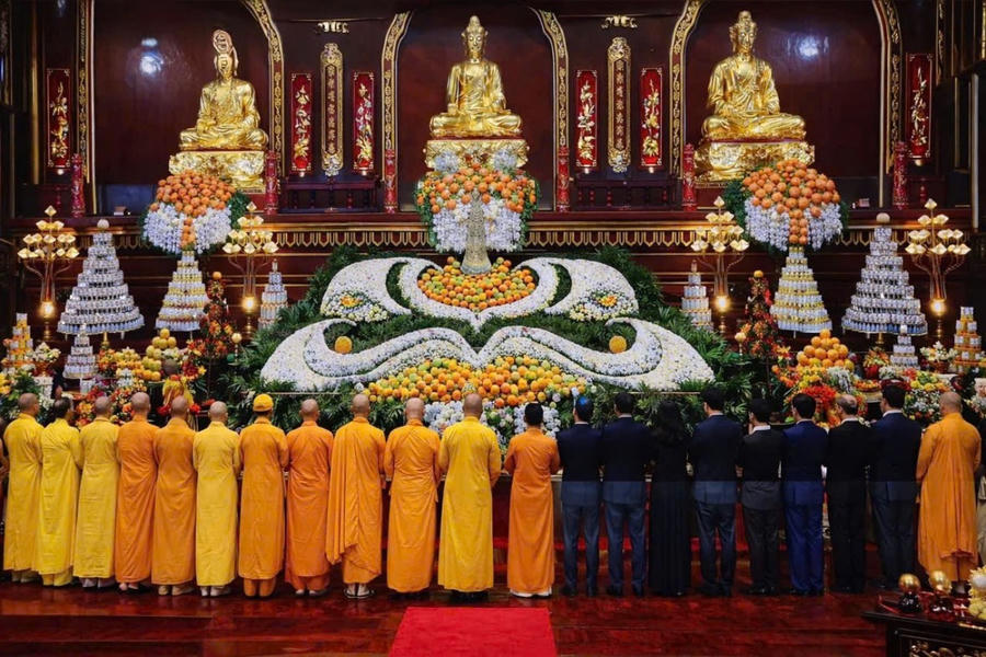Nghi thức dâng hương, cầu quốc thái dân an tại Cung Trúc Lâm trong Lễ khai hội Xuân Yên Tử 2026.