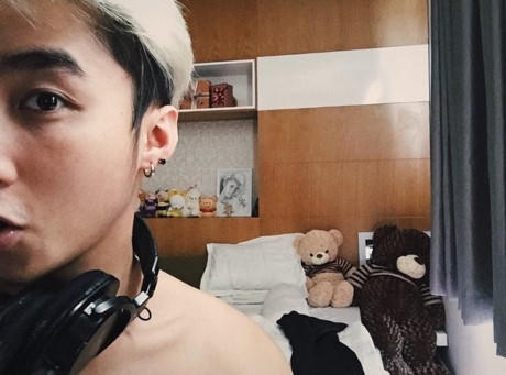 V&agrave; chiếc giường ngập tr&agrave;n gấu b&ocirc;ng với đủ c&aacute;c k&iacute;ch cỡ do fan tặng.