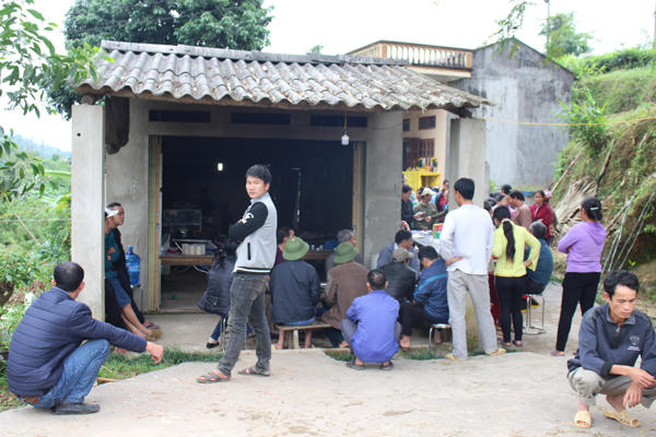 Cảnh tang thương sau khi vụ án xảy ra. (Ảnh: báo Hà Giang).