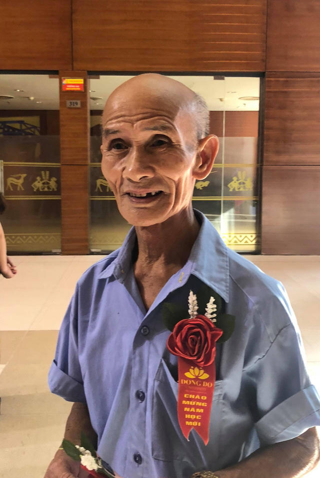 Cụ Cao Nhật Linh - sinh viên năm thứ 2 khoa Luật Kinh tế - trường ĐH Đông Đô dự lễ Khai giảng của trường ngày 8/10