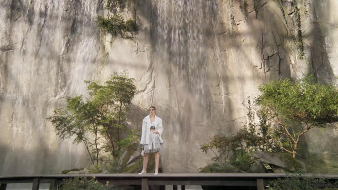 Bản tin Thời trang Plus số 32: Cho&aacute;ng ngợp với s&agrave;n catwalk do thi&ecirc;n t&agrave;i thiết kế Karl Lagerfeld tạo ra