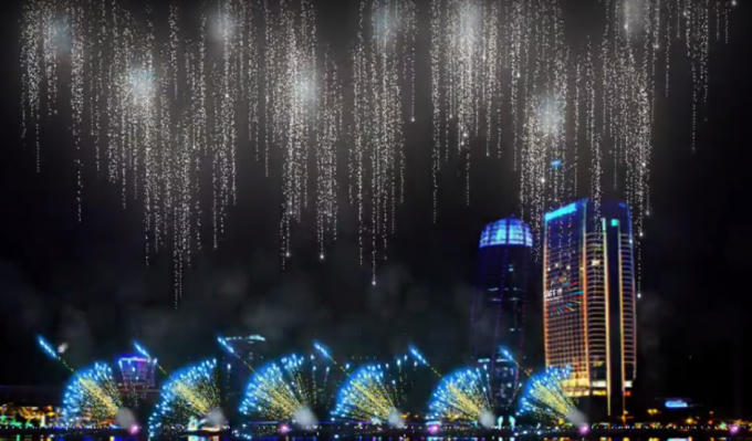 Trong khi đ&oacute;, b&agrave;i thi gi&agrave;nh giải nh&igrave; của t&aacute;c giả Nguyễn Tấn Th&agrave;nh đến từ Đại học Sư phạm Đ&agrave; Nẵng với chủ đề Thổn thức s&ocirc;ng H&agrave;n lại khắc họa một s&ocirc;ng H&agrave;n hoang dại v&agrave; ph&oacute;ng kho&aacute;ng tựa v&agrave;o đ&ocirc;i bờ v&agrave; tỏa s&aacute;ng rực rỡ với ph&aacute;o hoa v&agrave; &aacute;nh s&aacute;ng từ những c&acirc;y cầu biểu tượng.