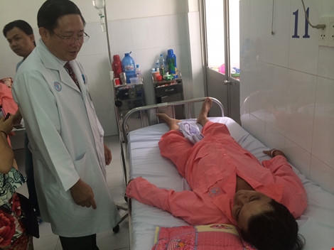 Bệnh nhân L đang được điều trị tại Bệnh viện Chợ Rẫy. (Ảnh: phapluattphcm)