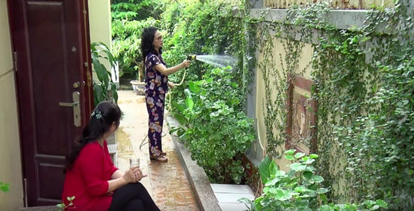 Mẹ chồng kể xấu con dâu trước mặt bạn.
