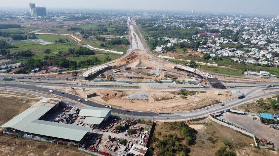 Hình hài nút giao Bình Chuẩn sau 2,5 năm thi công. Ảnh: Đình Trọng