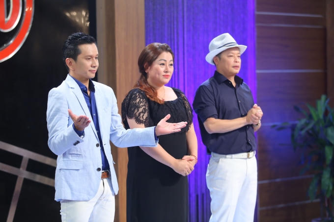 Ban giám khảo công bố nội dung thử thách.