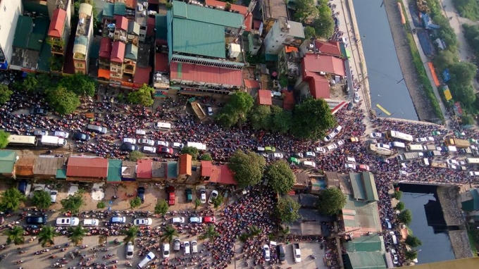 Bắt đầu từ 7h30 sáng, hàng nghìn người đã bị kẹt cứng tại ngã tư Phan Trọng Tuệ-Kim Giang đoạn qua cầu Tó.