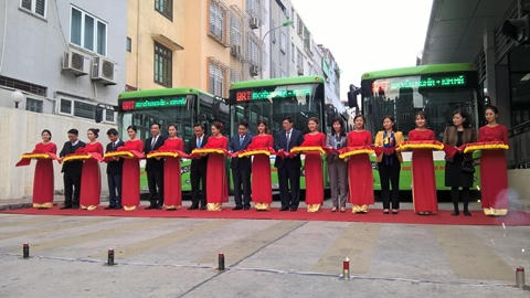 Chủ tịch UBND TP Nguyễn Đức Chung cắt băng khai trương.