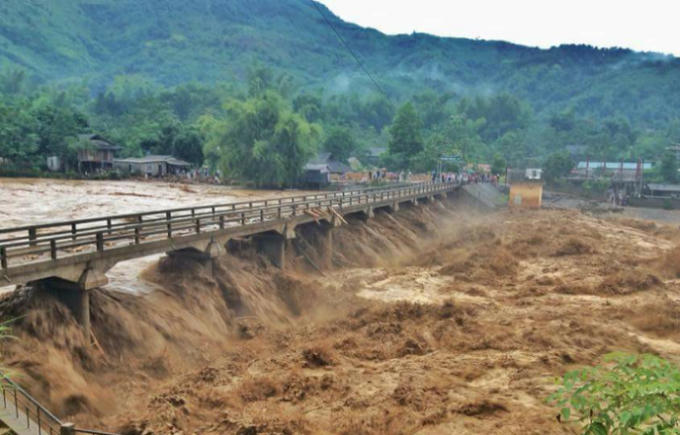 Tình hình mưa lũ phức tạp đã khiến ít nhất ba người tại tỉnh Lai Châu thiệt mạng và nhiều người khác bị thương.