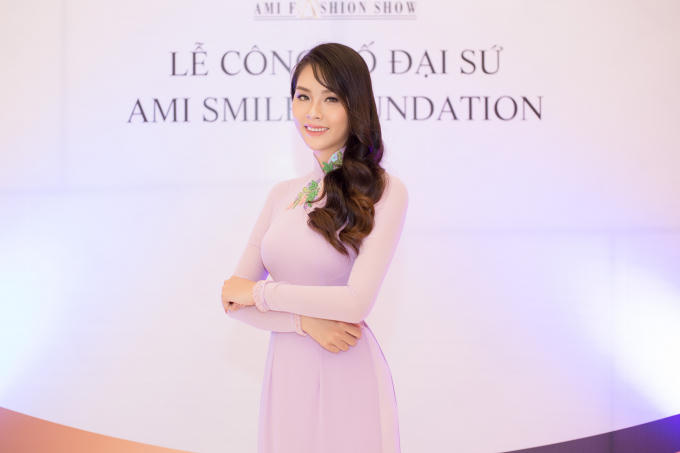 Trương Thị May, Tường Linh, Thùy Trang đồng loạt diện áo dài làm đại sứ quỹ vì trẻ em