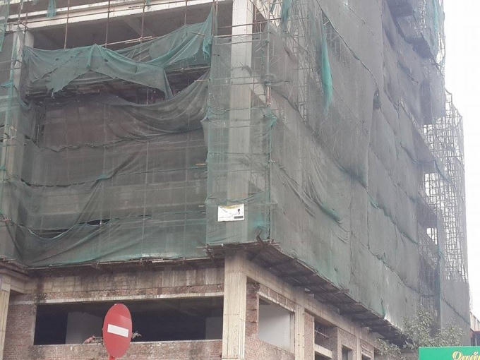 Các hạng mục thi công dang dở.