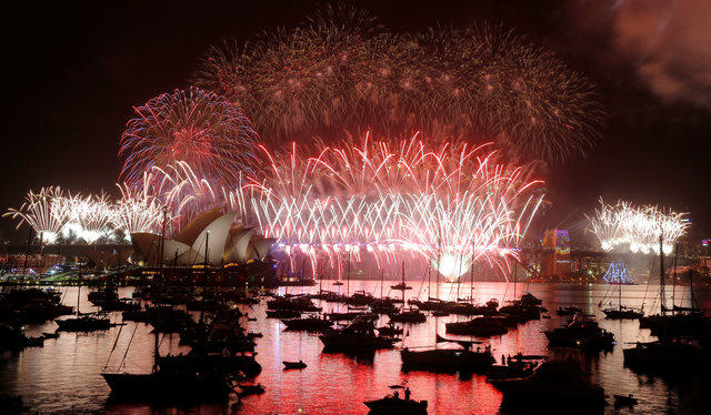 Bầu trời Sydney rực rỡ sắc màu. (Ảnh: Reuters )