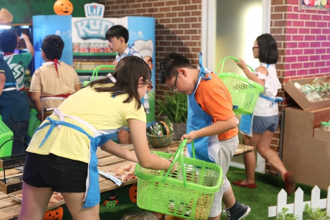 Các đội chọn nguyên liệu.