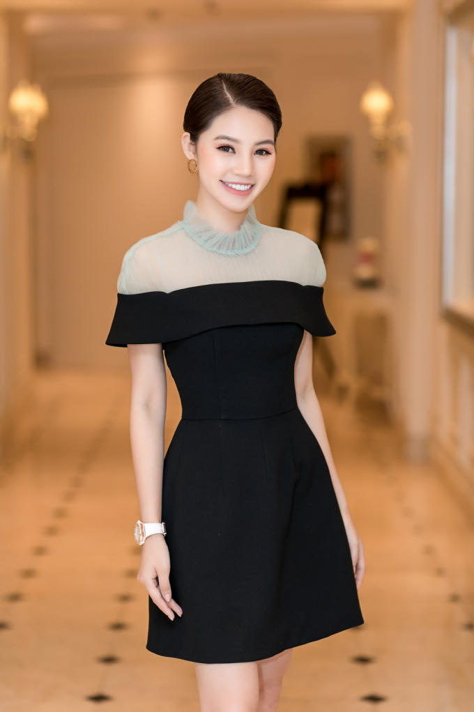 Xuất hiện thanh lịch tại sự kiện, Jolie Nguyễn vẫn nổi bật nhờ phụ kiện đắt tiền