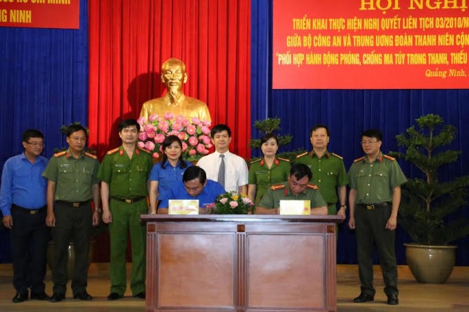 Lãnh đạo Công an tỉnh và Tỉnh Đoàn Thanh niên ký kết chương trình phối hợp hành động phòng, chống ma túy trên địa bàn tỉnh Quảng Ninh.