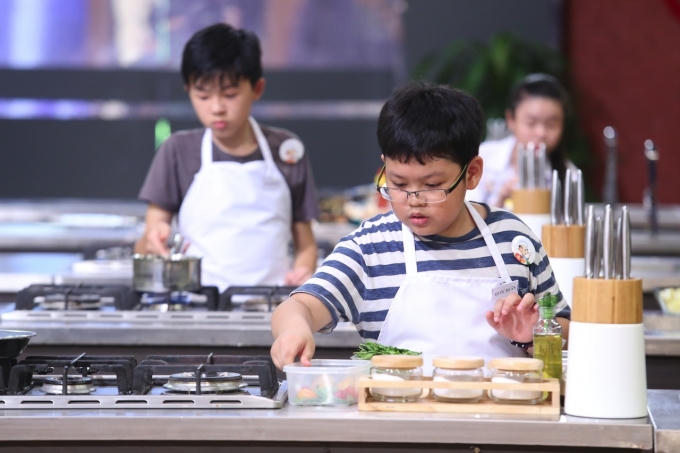 Quốc Huân cũng là thí sinh được giám khảo Tịnh Hải rất ấn tượng vì cách nói chuyện vô cùng đáng yêu và thông minh.