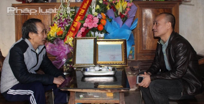 Do bị giam cầm lâu ngày nên hiện sức khỏe của ông Long rất kém, huyết áp cao, đi lại khó khăn, đau xương cột sống lưng, các khớp đau. Ảnh Duy Khương