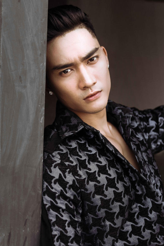 Lương Gia Huy được khán giả biết đến sau khi giành giải Siêu mẫu sở hữu gương mặt đẹp nhất tại cuộc thi Siêu mẫu Việt Nam năm 2015.