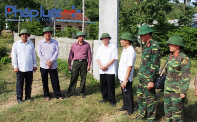 Ông Nguyễn Văn Trì  - Chủ tịch UBND tỉnh xuống trực tiếp chỉ đạo xử lý đám cháy
