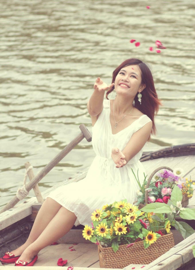 Bùi Hoàng Yến (SBD 120), sinh ngày 26/7/1993 đến từ Hà Nội. Hoàng Yến cao 1m67, cân nặng 51kg và số đo hình thể 85 - 62 - 92.