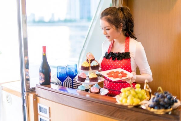 Lý Nhã Kỳ tổ chức tri&ecirc;̉n lãm kim cương tr&ecirc;n du thuy&ecirc;̀n tri&ecirc;̣u đ&ocirc;