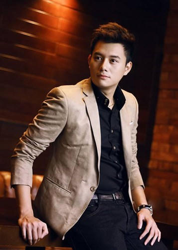 Anh Dũng có lợi thế là vẻ ngoài điển trai và được đào tạo diễn xuất bài bản nhưng vẫn khá bỡ ngỡ bởi kinh nghiệm còn ít. Tuy nhiên, Anh Dũng dễ dàng nhập vai nhân vật Bảo Khánh bởi có tính cách ở ngoài đời khá tương đồng với nhân vật này. Ảnh: Dân Việt.