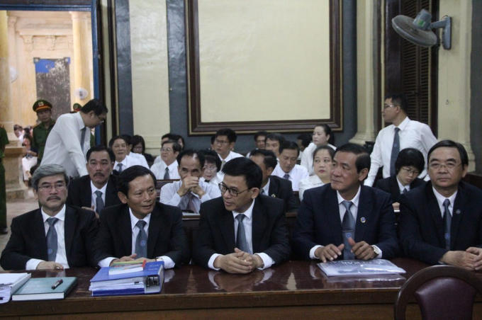 Các luật sư tham gia bào chữa tại toà.